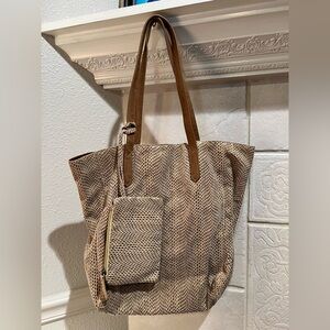 Ladies tan and beige leather snakeskin pattern tote bag purse.